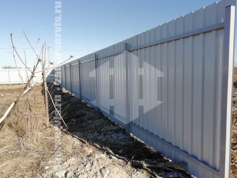 Забор из профнастила на забивных столбах на 6 соток