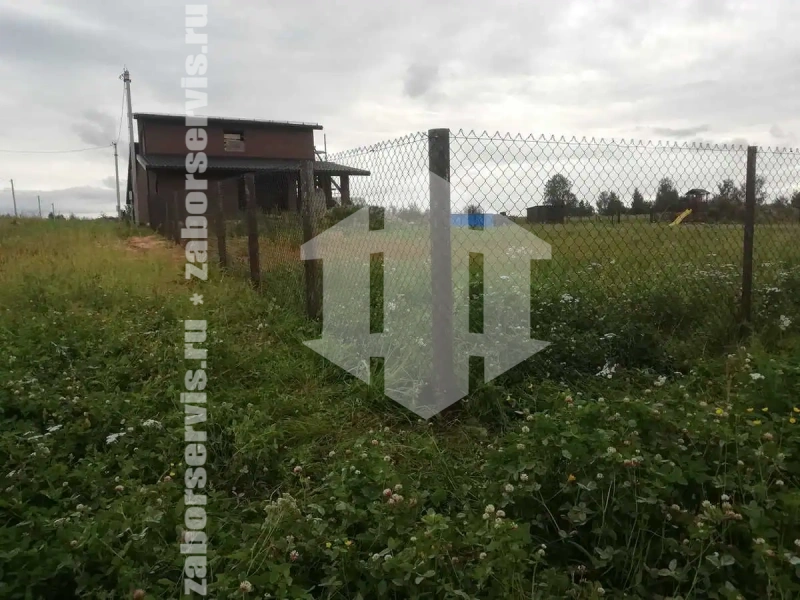 Забор из сетки рабицы в натяг с протяжкой арматуры 102 метра