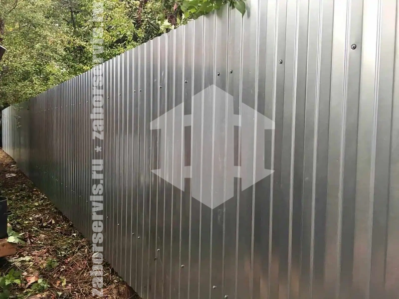 Оцинкованный забор из профнастила 70 метров