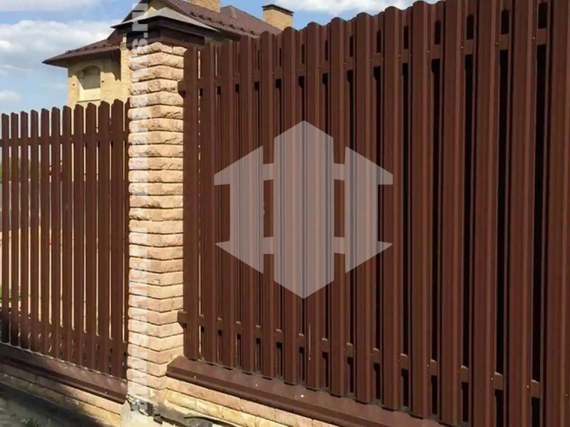 Заборы из металлического штакетника шахматка 48 метров
