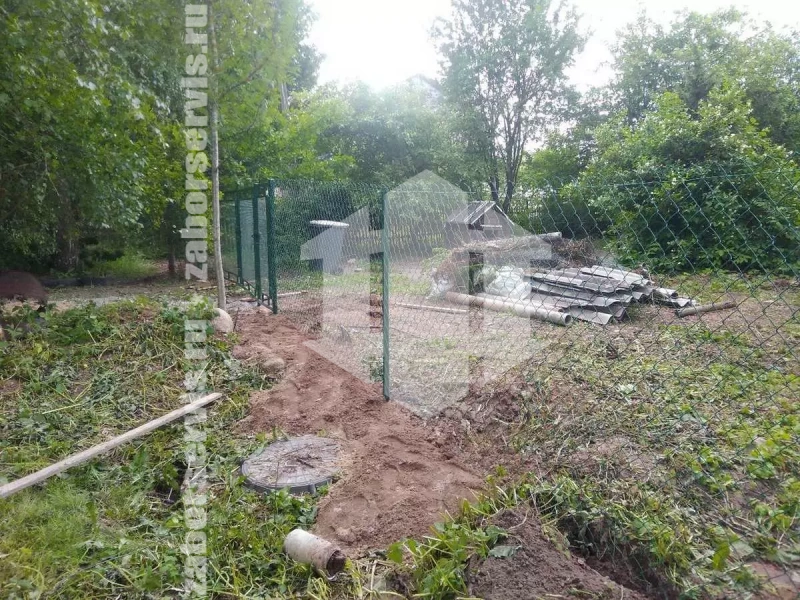 Забор из сетки рабицы в натяг с протяжкой арматуры 20 метров