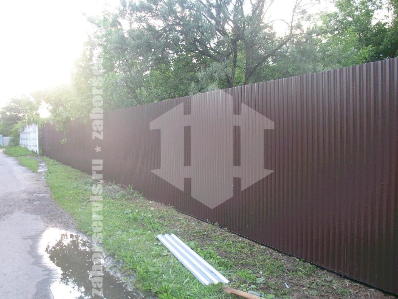 Забор из профнастила с забивными столбами 34 метра