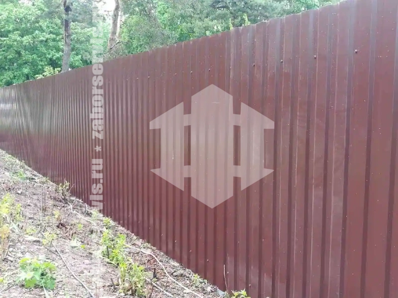 Забор из профнастила коричневый 115 метров